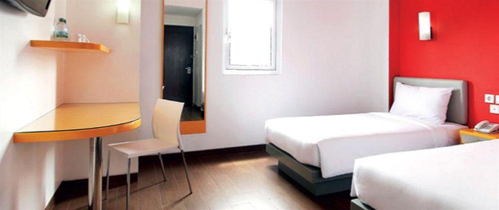 Amaris Hotel Cirebon Exterior photo