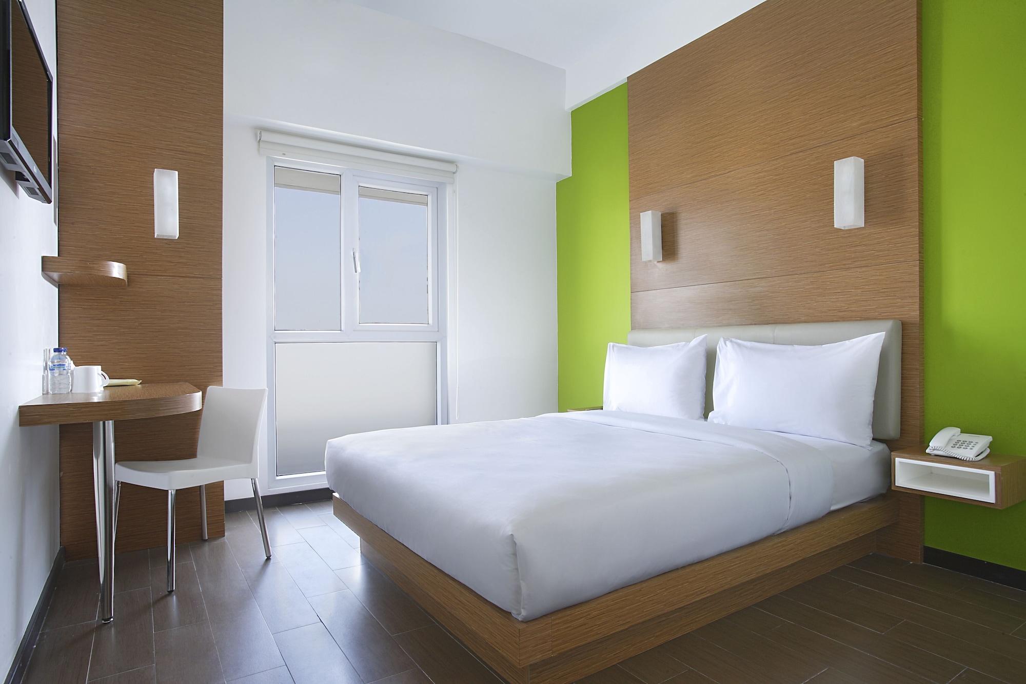 Amaris Hotel Cirebon Exterior photo