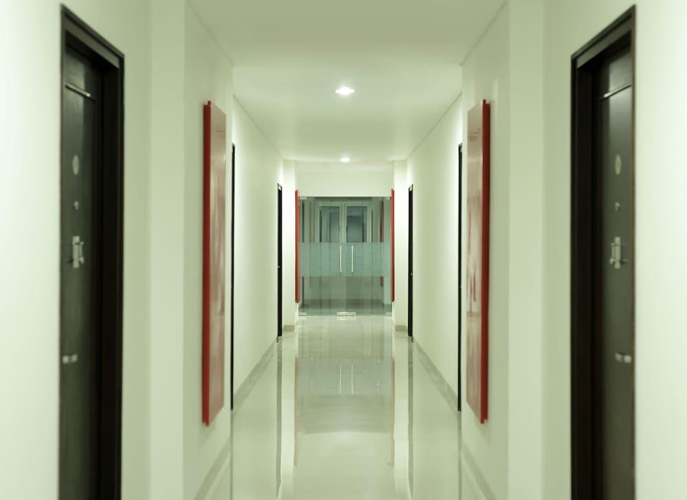 Amaris Hotel Cirebon Exterior photo