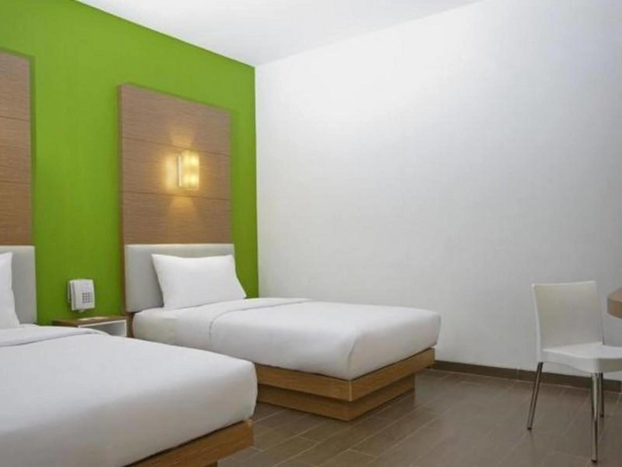 Amaris Hotel Cirebon Exterior photo