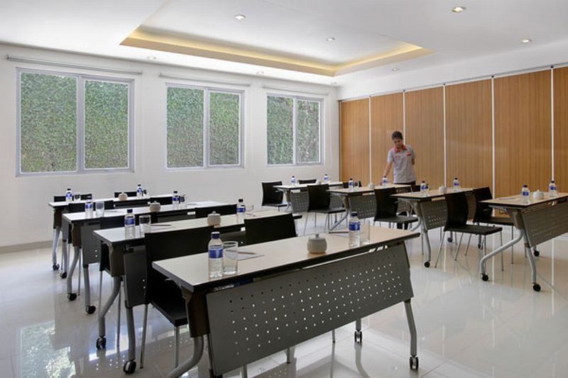 Amaris Hotel Cirebon Exterior photo